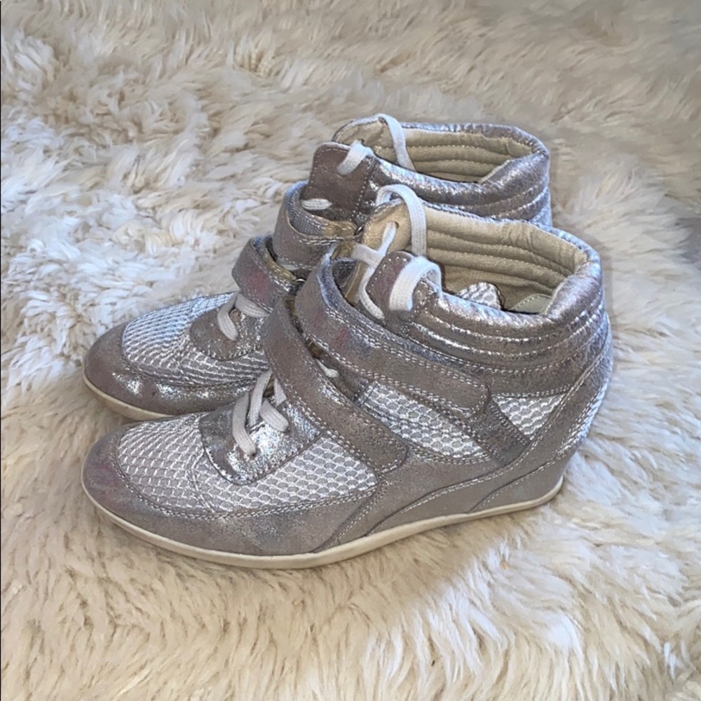 Madden Girl Hickorry Wedge Shoes - Picture 4 of 7
